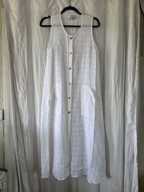 Portocruz | Sleeveless White Button-Front Swim Coverup